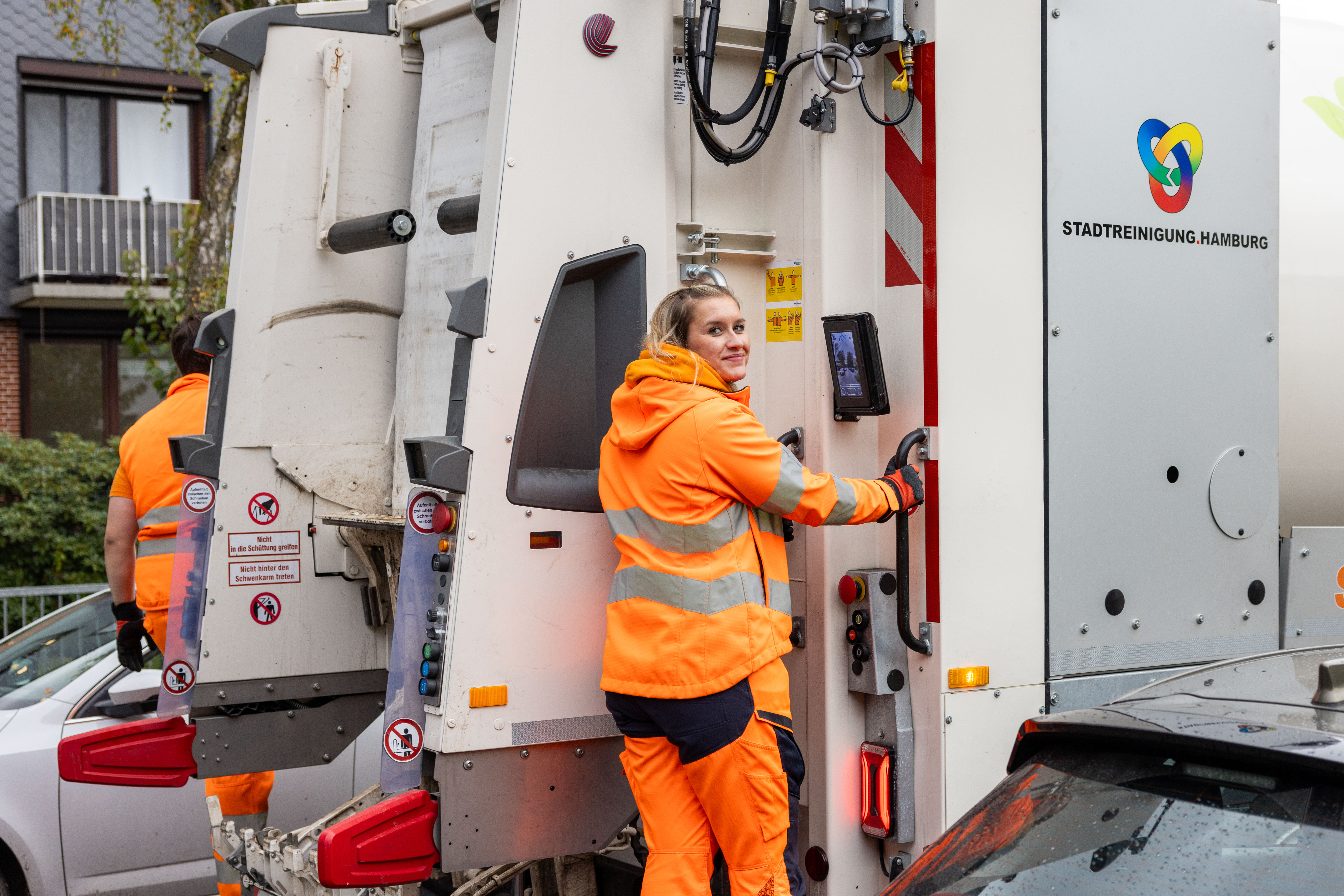 Müllwerkerin auf ASF